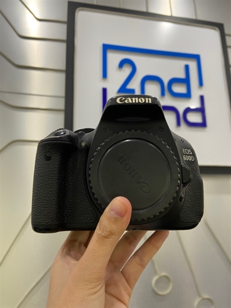 Máy ảnh Canon 600D - Màu đen - Ngoại hình: 97% - Mất cao su 2 bên hông, màn lưu ảnh, ám viền hồng , cam 2 đốm - Kèm 1 pin