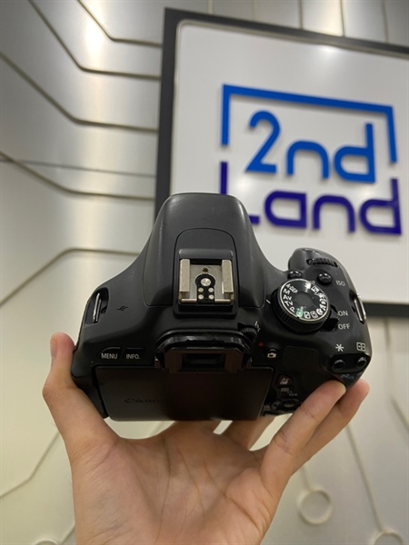 Máy ảnh Canon 600D - Màu đen - Ngoại hình: 97% - Mất cao su 2 bên hông, màn lưu ảnh, ám viền hồng , cam 2 đốm - Kèm 1 pin 2