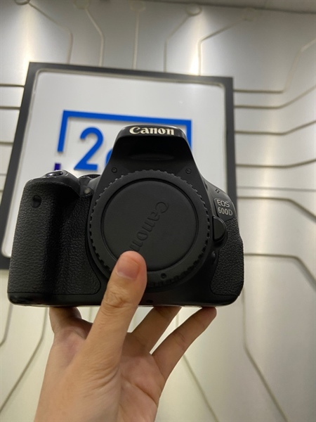 Máy ảnh Canon 600D - Màu đen - Ngoại hình: 97% - Mất đệm cao su bên trái và ám màn trầy, ám nặng, gương lật bụi - Kèm sạc + 1 pin + thẻ 256GB ( Micro SD Ultra A1) + túi