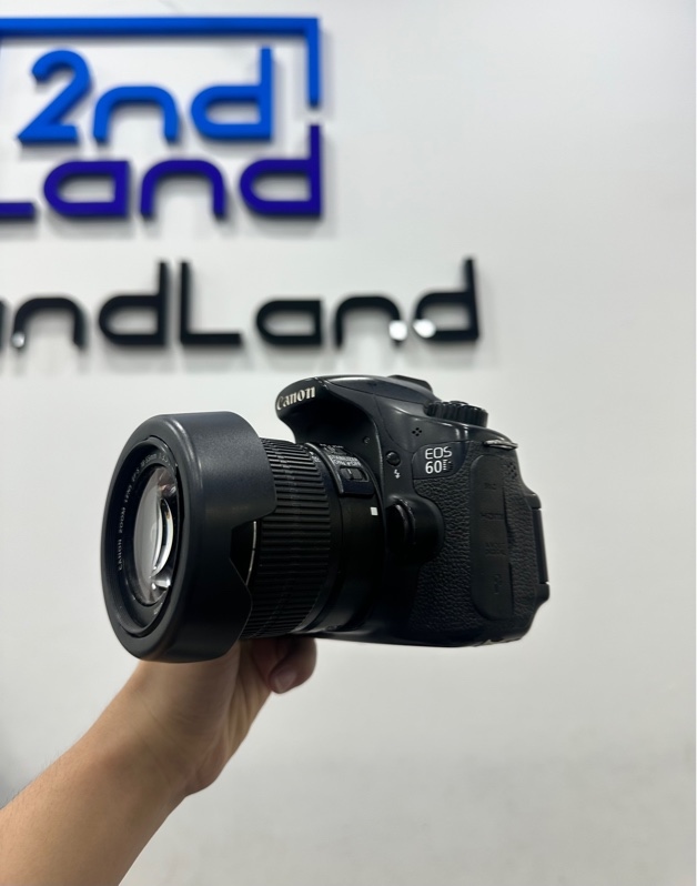 Máy ảnh Canon 60D - Màu đen - Ngoại hình 97% - Màn ám hồng viền, ống ngắm bụi - Kèm lens 18-55mm IS II bụi + 1 Pin + 1 Sạc