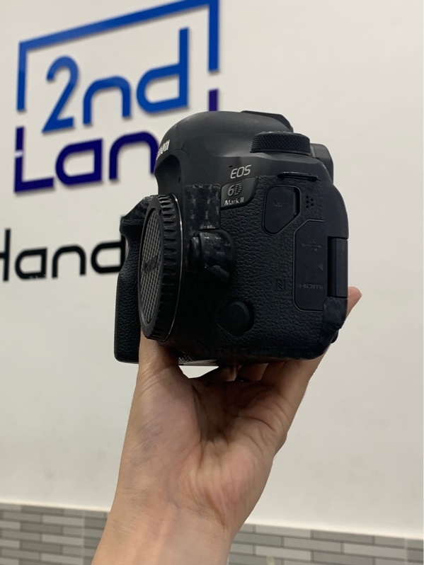 Máy ảnh Canon 6D Mark 2 - Màu đen - Ngoại hình: 98% - Có dán carbon - Kèm 1 pin + 1 sạc