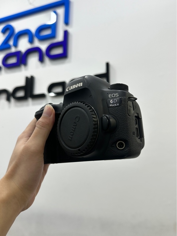 Máy ảnh Canon 6D Mark II - Màu đen - Ngoại hình 97% - Mất nắp cao su - Kèm 1 pin + 1 sạc