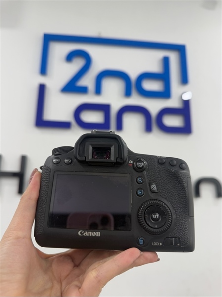 Máy ảnh Canon 6D - Màu đen - Ngoại hình 97% - Màn cháy nặng , bụi trong , màn trầy , gương lật sensor bụi mốc, cao su giòn cứng, trầy thân máy, mất phốt cao su nắp pin - Kèm 1 sạc , 2 pin( 1 zin,1 linh kiện) 2