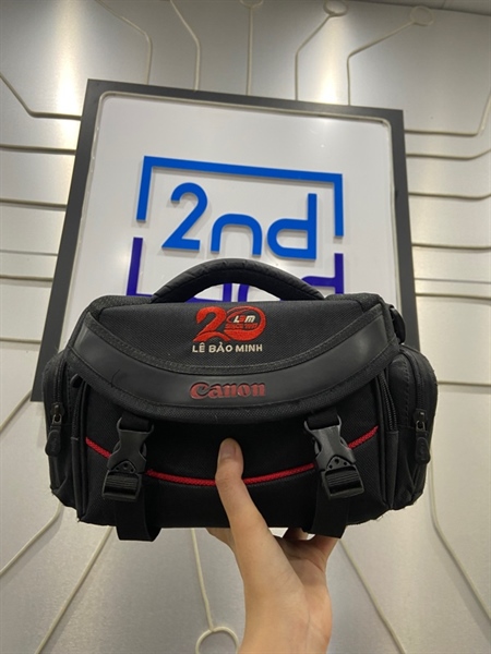 Máy ảnh Canon 700D EOS - Màu đen - Ngoại hình: 98% - Liveview bụi nhiều - Kèm túi + sạc + 1 pin