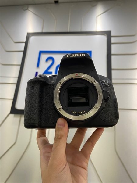 Máy ảnh Canon 700D - Màu đen - Ngoại hình: 97% - Gương lật mốc, màn hình mốc 1 chấm, dealpixel nhiều khi chụp phơi sáng - Kèm 1 pin + sạc + túi