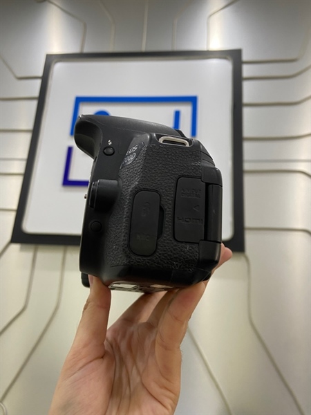 Máy ảnh Canon 700D - Màu đen - Ngoại hình: 97% - Gương lật mốc, màn hình mốc 1 chấm, dealpixel nhiều khi chụp phơi sáng - Kèm 1 pin + sạc + túi 1