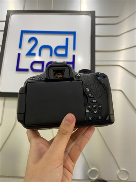 Máy ảnh Canon 700D - Màu đen - Ngoại hình: 97% - Gương lật mốc, màn hình mốc 1 chấm, dealpixel nhiều khi chụp phơi sáng - Kèm 1 pin + sạc + túi 3