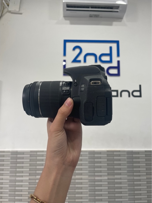 Máy ảnh Canon 700D - Màu đen - Ngoại hình: 97% - Kèm lens kit 18-55mm bụi trong + mốc rễ + túi + 1 pin + sạc