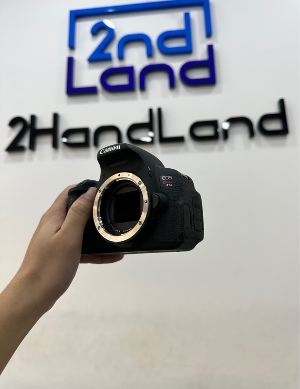 Máy ảnh Canon 700D - Màu đen - Ngoại hình 97% - Kèm sạc + 1 pin + Lens Canon ZOOM Lens EF-S 18-55mm 1:3.5-5.6 IS STM