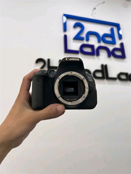 Máy ảnh Canon 700D - Màu đen - Ngoại hình 97% - kính ngắm bụi mốc ố vàng - Kèm sạc + túi + 1 pin