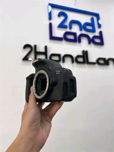 Máy ảnh Canon 700D - Màu đen - Ngoại hình 97% - kính ngắm bụi mốc ố vàng - Kèm sạc + túi + 1 pin 1