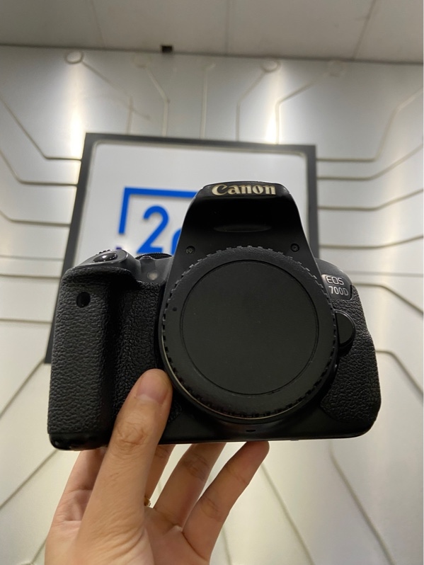 Máy ảnh Canon 700D - Màu đen - Ngoại hình: 97% - Màn ám vàng, nhiều điểm chết pixel, xước - Kèm 2 pin+ sạc + túi vải