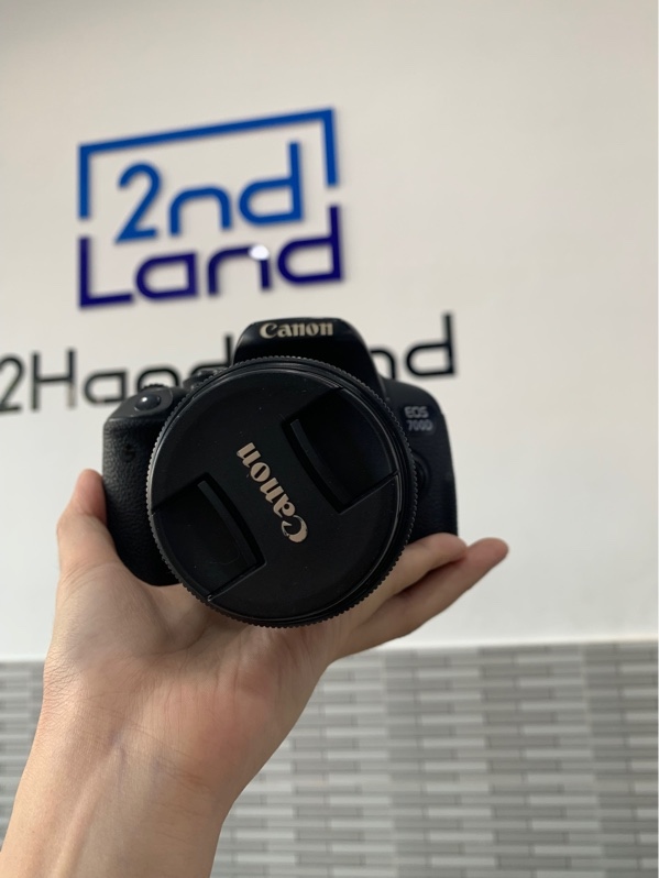 Máy ảnh Canon 700D - Màu đen - Ngoại hình: 97% - Tối 4 góc - Kèm lens kit 18-55mm + 1 pin + sạc