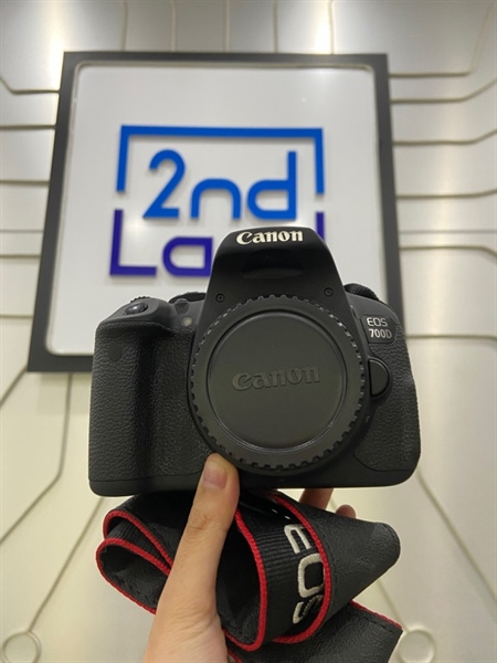 Máy ảnh Canon 700D - Màu đen - Ngoại hình: 98% - đen màn 4 góc - Kèm túi + sạc