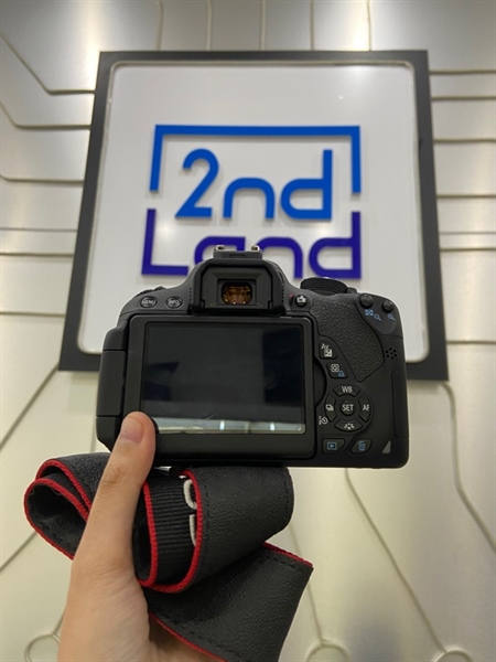 Máy ảnh Canon 700D - Màu đen - Ngoại hình: 98% - đen màn 4 góc - Kèm túi + sạc 2