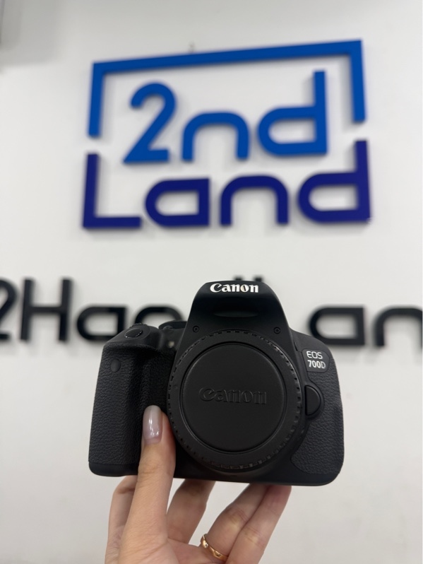 Máy ảnh Canon 700D - Màu đen - Ngoại hình 98% - Màn tối góc - Kèm sạc , pin