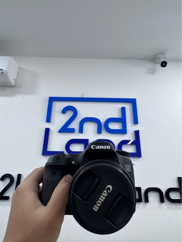Máy ảnh Canon 70D - Màu đen - Ngoại hình 97.5% - Màn trầy 22k shot - Kèm 1 pin, 1 sạc, full box, kèm túi, Kèm lens kit 18-55mm, f3.5-5.6