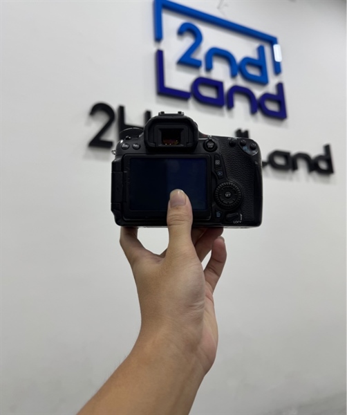 Máy ảnh Canon 70D - Màu đen - Ngoại hình 97% - Màn bị ẩm nhẹ , mất miếng che bên hông - Kèm sạc + 1 Pin 2
