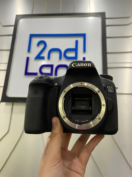 Máy ảnh Canon 70D - Màu đen - Ngoại hình: 97% - Màn phụ nứt, gương lật trầy 2 vết - Kèm túi + sạc + pin + phụ kiện vệ sinh 1