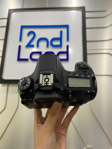 Máy ảnh Canon 70D - Màu đen - Ngoại hình: 97% - Màn phụ nứt, gương lật trầy 2 vết - Kèm túi + sạc + pin + phụ kiện vệ sinh 3