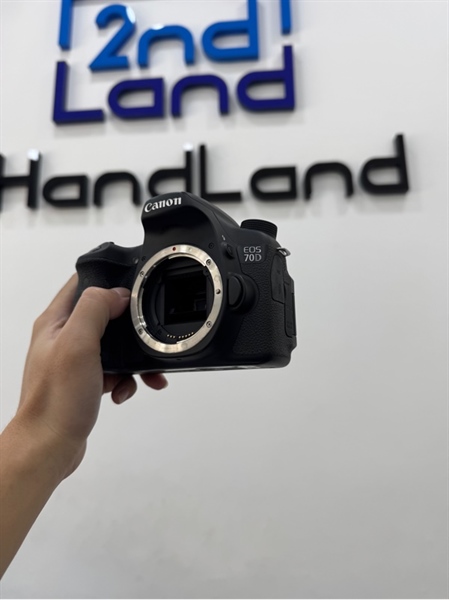Máy ảnh Canon 70D - Màu đen - Ngoại hình 97% - ống ngắm bụi mốc - Kèm sạc + 1 Pin 1