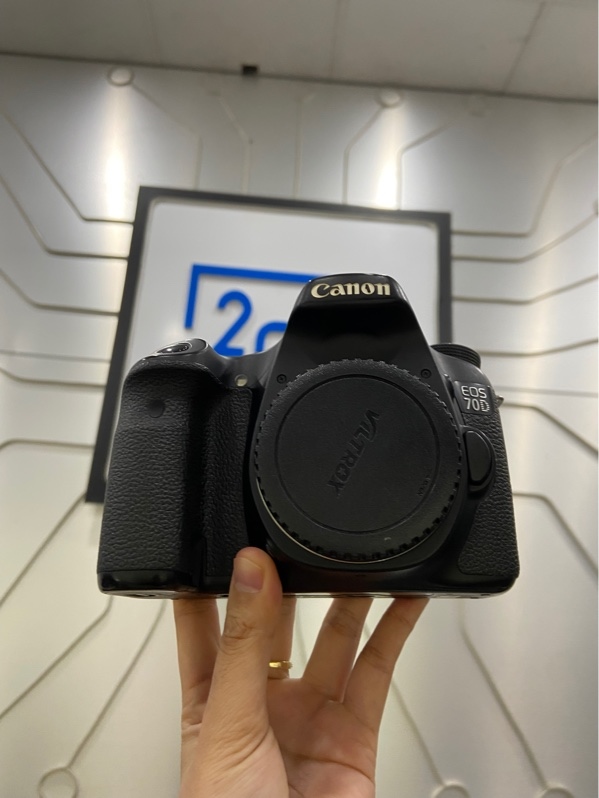 Máy ảnh Canon 70D - Màu đen - Ngoại hình: 98% - Màn ám vàng nhẹ, sensor khoảng 60 điểm chết pixel - Kèm 1 pin, dock sạc, túi