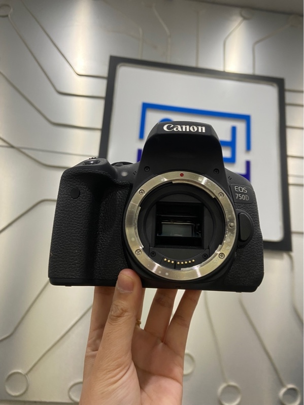 Máy ảnh Canon 750D - Màu đen - Ngoại hình: 96% - Màn tối góc sọc sensor mốc nặng ống ngắm mốc hết pin cmos - Kèm sạc + 1 pin