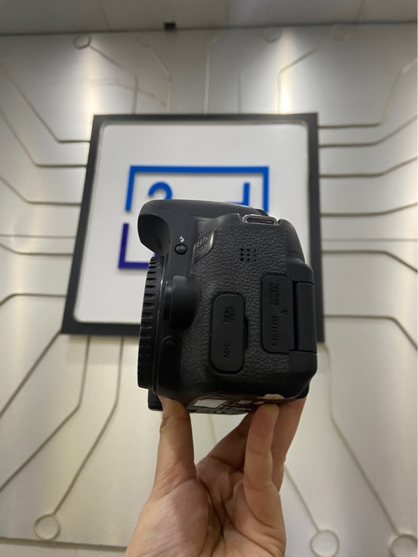 Máy Ảnh Canon 750D - Màu đen - Ngoại hình: 98% - Màn LV tối viền 4 góc - Kèm túi, sạc, 1 pin