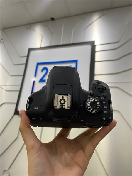 Máy ảnh Canon 750D - Màu đen - Ngoại hình: 98% - Mất miếng đệm ngắm - Kèm túi + 1 Pin + dock sạc 1