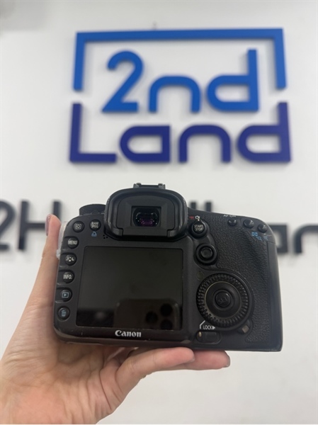 Máy ảnh Canon 7D - Màu đen - Ngoại hình 97% - Màn cháy , trầy , cấn , oxi hóa nhiều chỗ , mất cao su che cổng kết nối - Kèm 1 sạc , 1 pin 2