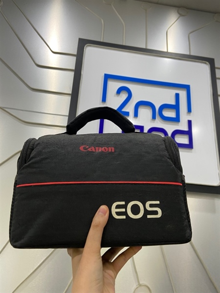 Máy ảnh Canon 7D - Màu đen - Ngoại hình: 97% - Mất nắp cổng kết nối + HDMI - Kèm túi + thẻ nhớ CF 8GB + sạc