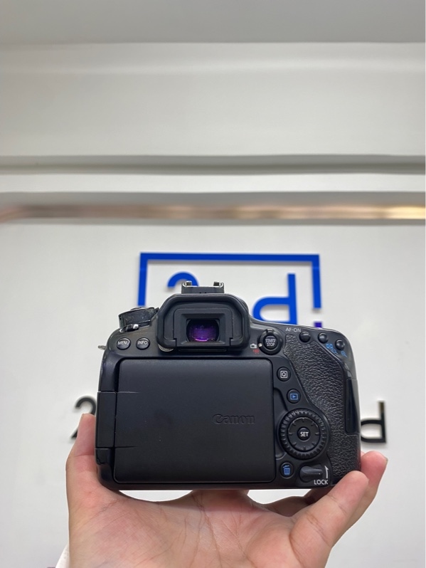 Máy ảnh Canon 80D - Màu đen - Ngoại hình 96% - Kèm 1 sạc + 2 pin
