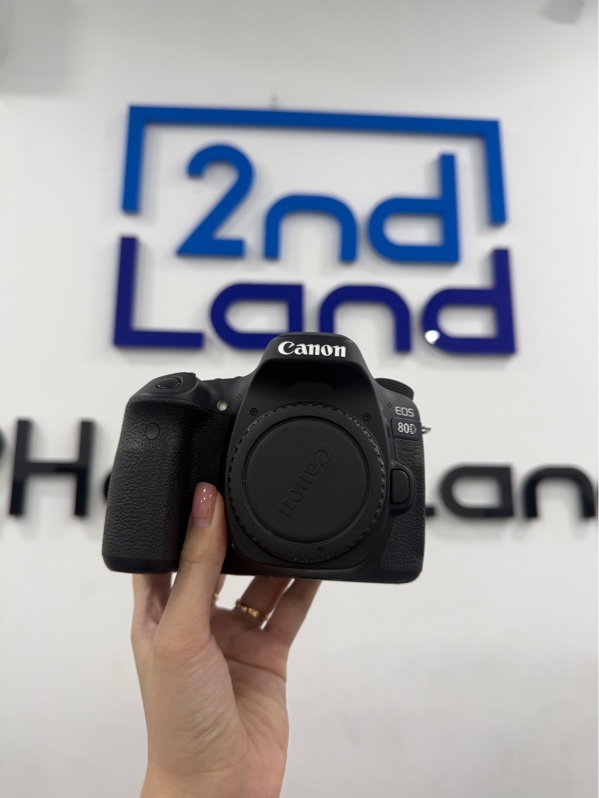Máy ảnh Canon 80D - Màu đen - Ngoại hình 98% - Kèm túi , sạc , 3 pin ( 2 linh kiện, 1 zin) , cap , hood