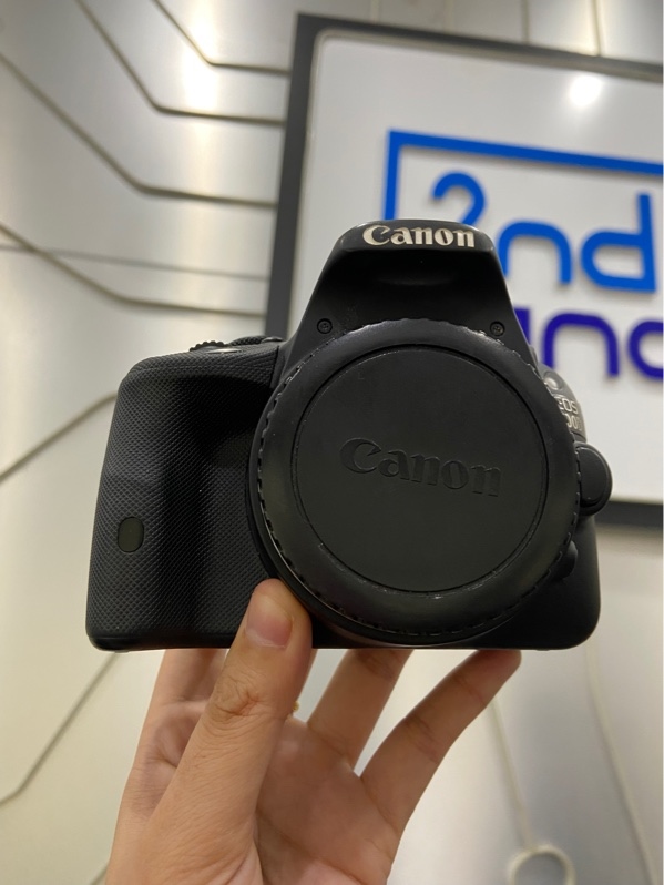 Máy ảnh Canon EOS 100D - Màu đen - Ngoại hình: 98% - Màn ám vàng - Kèm 1 pin + 1 sạc