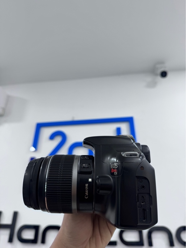 Máy ảnh Canon EOS 1100D - Màu đen - Lens kits EF-S 18-55mm f/3.5-5.6 IS - Ngoại hình 97% - Body trầy xước, mòn, mất nắp cao su che cổng kết nối, tối góc phải, ốc rỉ - Kèm 1 túi, 1 pin, 1 sạc, 1 thẻ nhớ 16