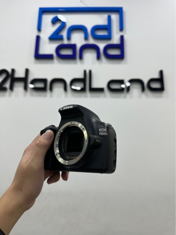 Máy ảnh Canon EOS 1100D - Màu đen - Ngoại hình 97% - Mất nắp che cổng kết nối, màn ám tối góc - Kèm 1 pin + 1 sạc + Lens Canon Zoom lens EF-S1 18-55mm 1:3.5-5.6 IS II , Ngoại hình 97% vết nứt dán bằng keo, mốc nhẹ