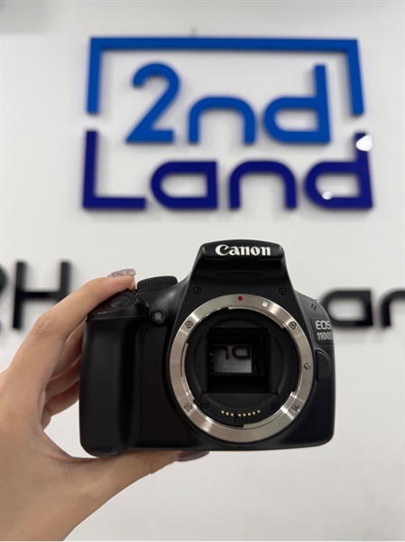 Máy ảnh Canon EOS 1100D - Màu đen - Ngoại hình 98% - Mẻ cao su che pin , màn tối , ám hồng - Kèm 1 sạc , 1 pin