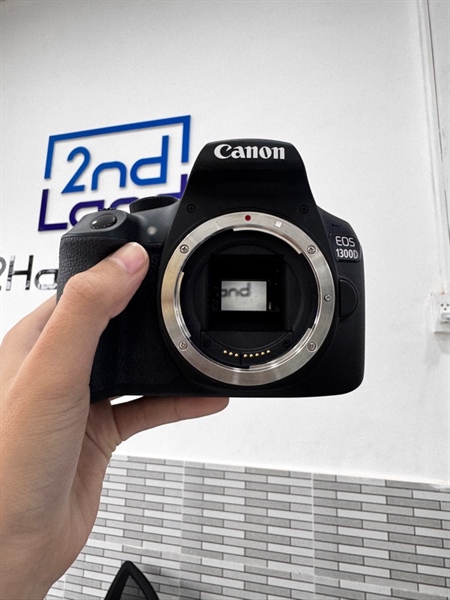 Máy ảnh Canon EOS 1300D - Màu đen - Ngoại hình: 98% - Body, kèm túi + sạc