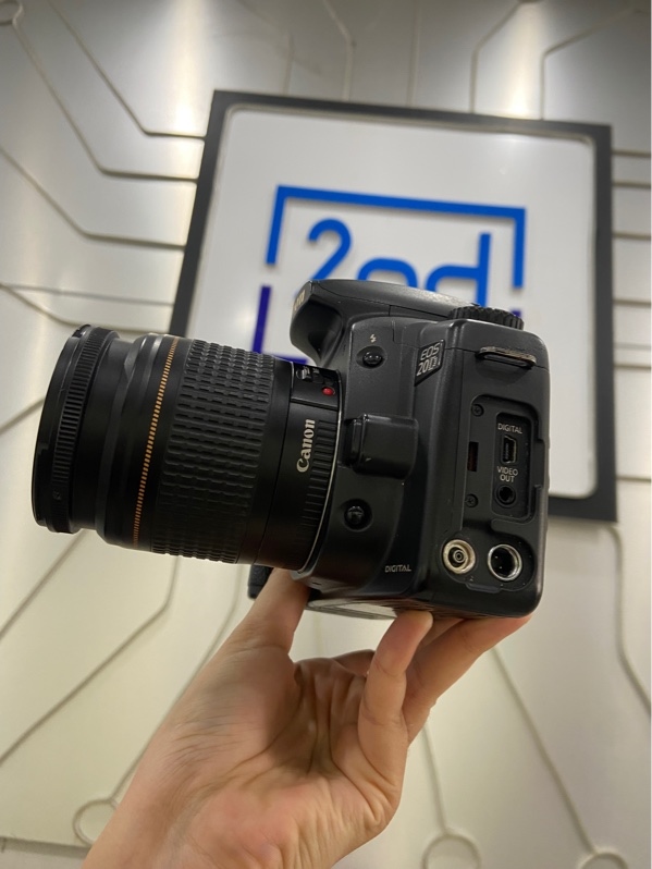 Máy ảnh Canon EOS 20D - Màu đen - Ngoại hình: 97% - Xước thân - Body - Kèm 1 pin, 1 sạc, 1 thẻ 16GB, kèm Lens Canon EF 28-80mm f/3.5-5.6 USM bụi trong, mốc, xước thân - Body