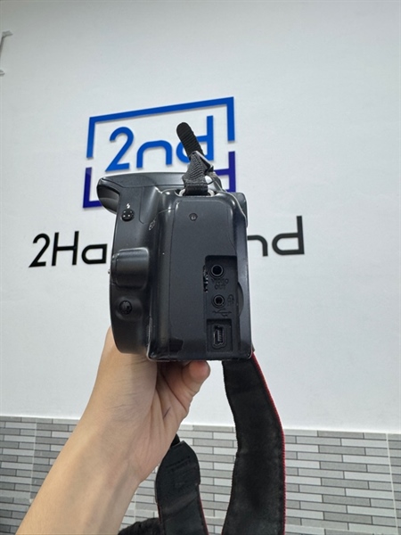 Máy ảnh Canon EOS 450D - Màu đen - Ngoại hình 97% - Mất nắp cao su, bụi trong ống ngắm, màn ám vàng, không sạc - Body, kèm sạc 1