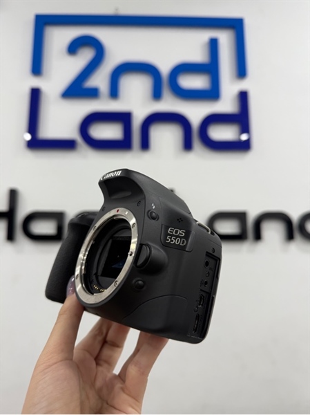 Máy ảnh Canon EOS 550D - Màu đen - Ngoại hình 97% - Cao su nắp mục gãy , gương lật trong ngoài mốc nặng , sensor mốc - Kèm sạc 1