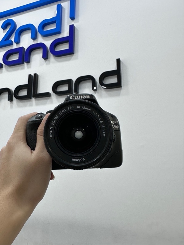 Máy ảnh Canon EOS 550D - Màu đen - Ngoại hình 97% - Màn ám mốc ,bụi trong ống ngắm ,liệt nút Flash (ko xài đc Flash) - Kèm sạc + 1 Pin + Lens Canon EF-S 18-55mm 1:3.5-5.6 IS STM