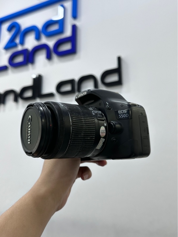 Máy ảnh Canon EOS 550D - Màu đen - Ngoại hình 97% - Màn ám mốc ,bụi trong ống ngắm ,liệt nút Flash (ko xài đc Flash) - Kèm sạc + 1 Pin + Lens Canon EF-S 18-55mm 1:3.5-5.6 IS STM