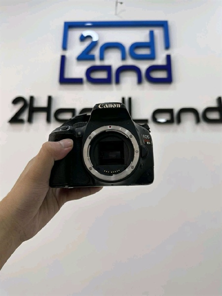 Máy ảnh Canon EOS 550D - Màu đen - Ngoại hình 97% . Tình trạng sensor mốc - Kèm 1 sạc + 1 pin+ 1 thẻ nhớ 16GB + 1 túi
