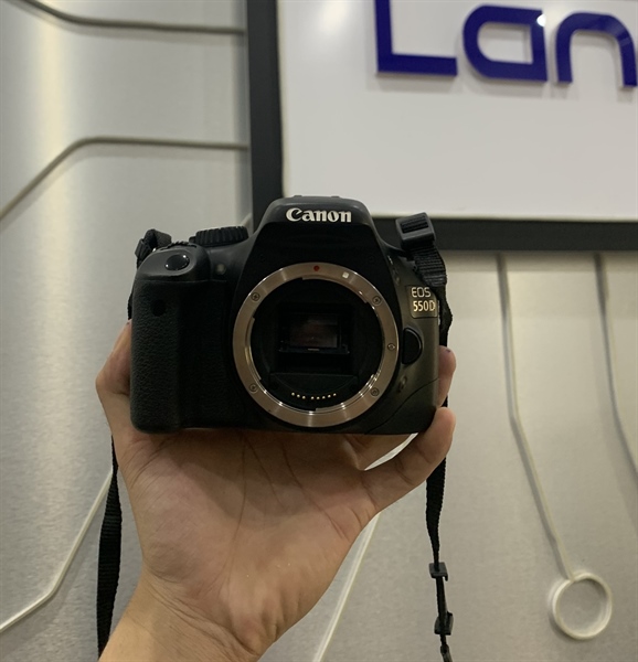 Máy ảnh Canon EOS 550D - Màu Đen - Ngoại hình 98% - Mất miếng cao su - Kèm 1 Pin + 1 Sạc + 1 Thẻ 8GB