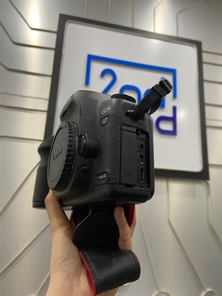 Máy ảnh Canon EOS 5D Mark 2 - Màu đen - Ngoại hình: 97% - Bung 2 nắp cổng kết nối + mất nắp cổng HDMI - Body - Kèm 1 pin + 1 thẻ 4GB + 1 dock sạc 1