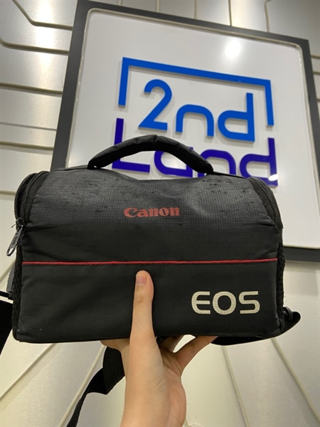 Máy ảnh Canon EOS 5D Mark 2 - Màu đen - Ngoại hình: 97% - Mất đệm ống ngắm , mất nắp cổng kết nối, gương lật dơ - Kèm túi + 1 pin + dock sạc + thẻ nhớ CF 32GB