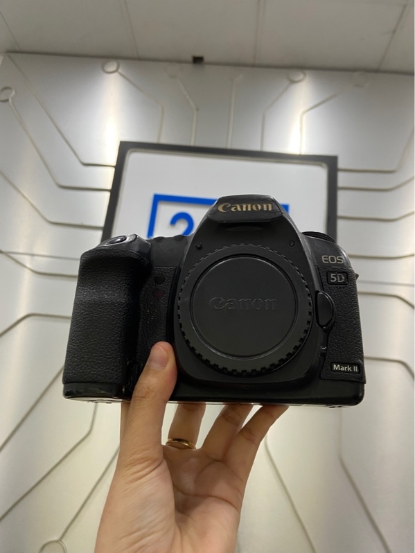 Máy ảnh Canon EOS 5D Mark II - Màu đen - Ngoại hình: 97% - Màn ám hồng, hở sáng - xước body nhiều, lún nút đèn - Kèm 1 pin