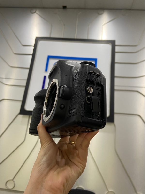 Máy ảnh Canon EOS 5D Mark II - Màu đen - Ngoại hình: 97% - Màn ám hồng - Kèm 1 pin + sạc