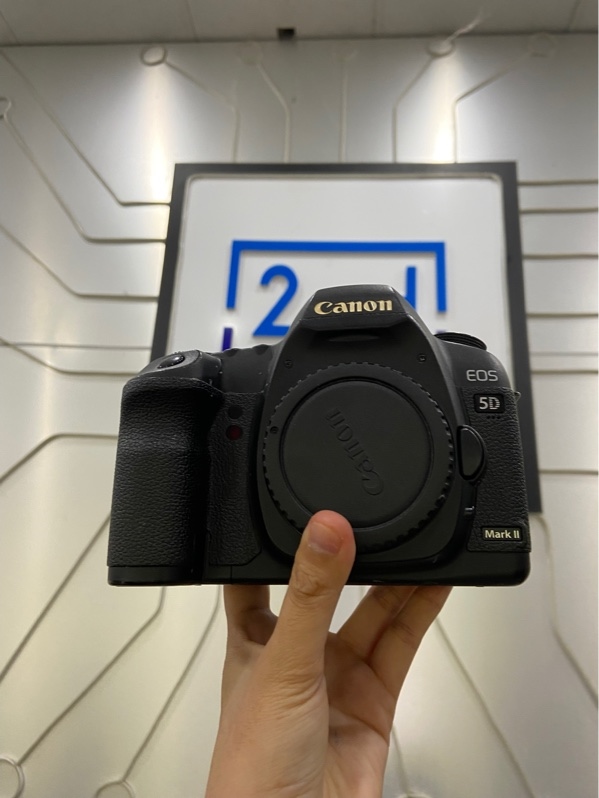 Máy ảnh Canon EOS 5D Mark II - Màu đen - Ngoại hình: 97% - Xấu tróc sơn dơ nhiều chỗ - màn ám xấu - bụi ống ngắm - Kèm sạc